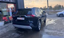 تۆیۆتا ڕاڤ 4